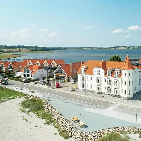 Apartment 6 Person On A In *