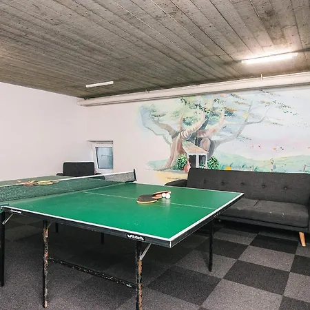 6 Person On A In * Hejls