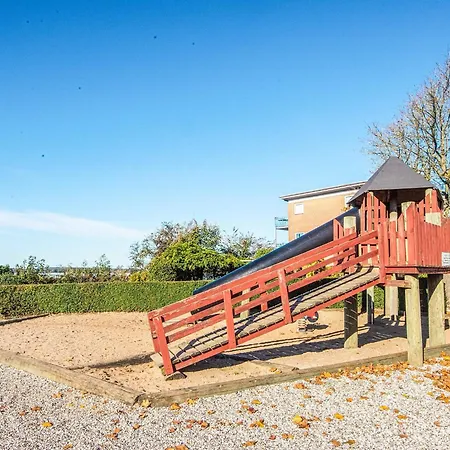 6 Person On A In Apartament *