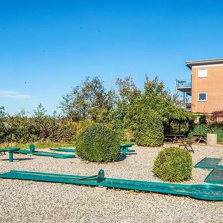 6 Person On A In * Hejls