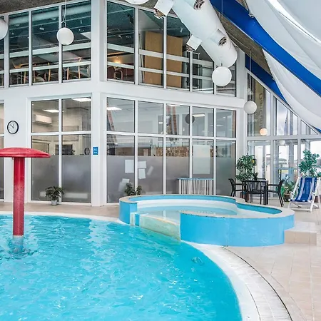 6 Person On A In * Hejls