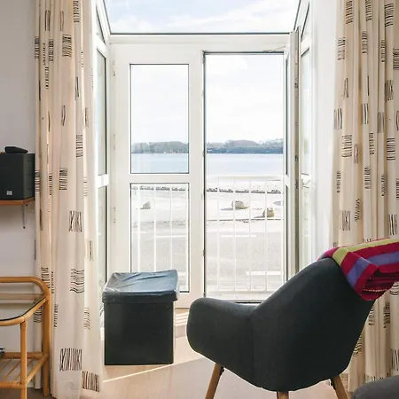 Appartamento 6 Person On A In *