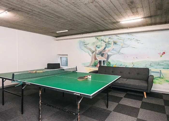 6 Person On A In * Hejls