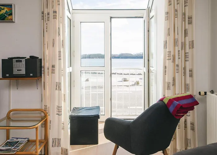 Appartamento 6 Person On A In *